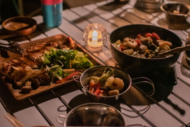 nagasaki-sasebo-glamping-for-college-group-trips-why-its-popular-for-club-retreats-too.Making memories.Recommended trips for students.Why Glamping Is Ideal for Club Retreats and Group Trips.BBQ, a campfire, and time spent sharing stories.