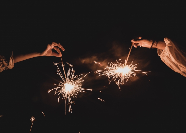 Head to Hario Beach Walk in Sasebo this summer! A child-focused glamping experience perfect for families of mom-friends or relatives to enjoy together.Handheld fireworks.