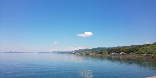 Travels for the 60s and Beyond: An Autumn Beach Walk at Hario—Soothed by the Sea and Nature.Omura Bay.Hario Beach Walk.